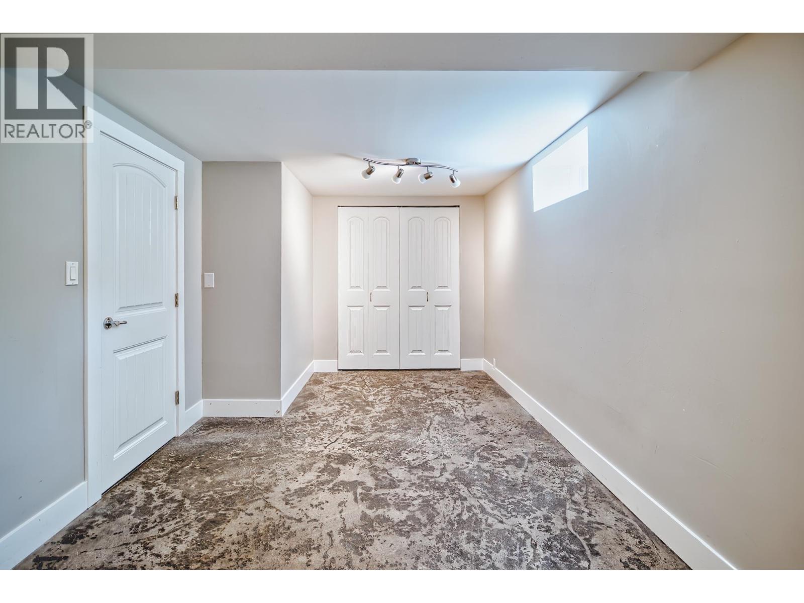 4631 Whitaker Road, Sechelt, British Columbia  V7Z 0E4 - Photo 30 - R3038014