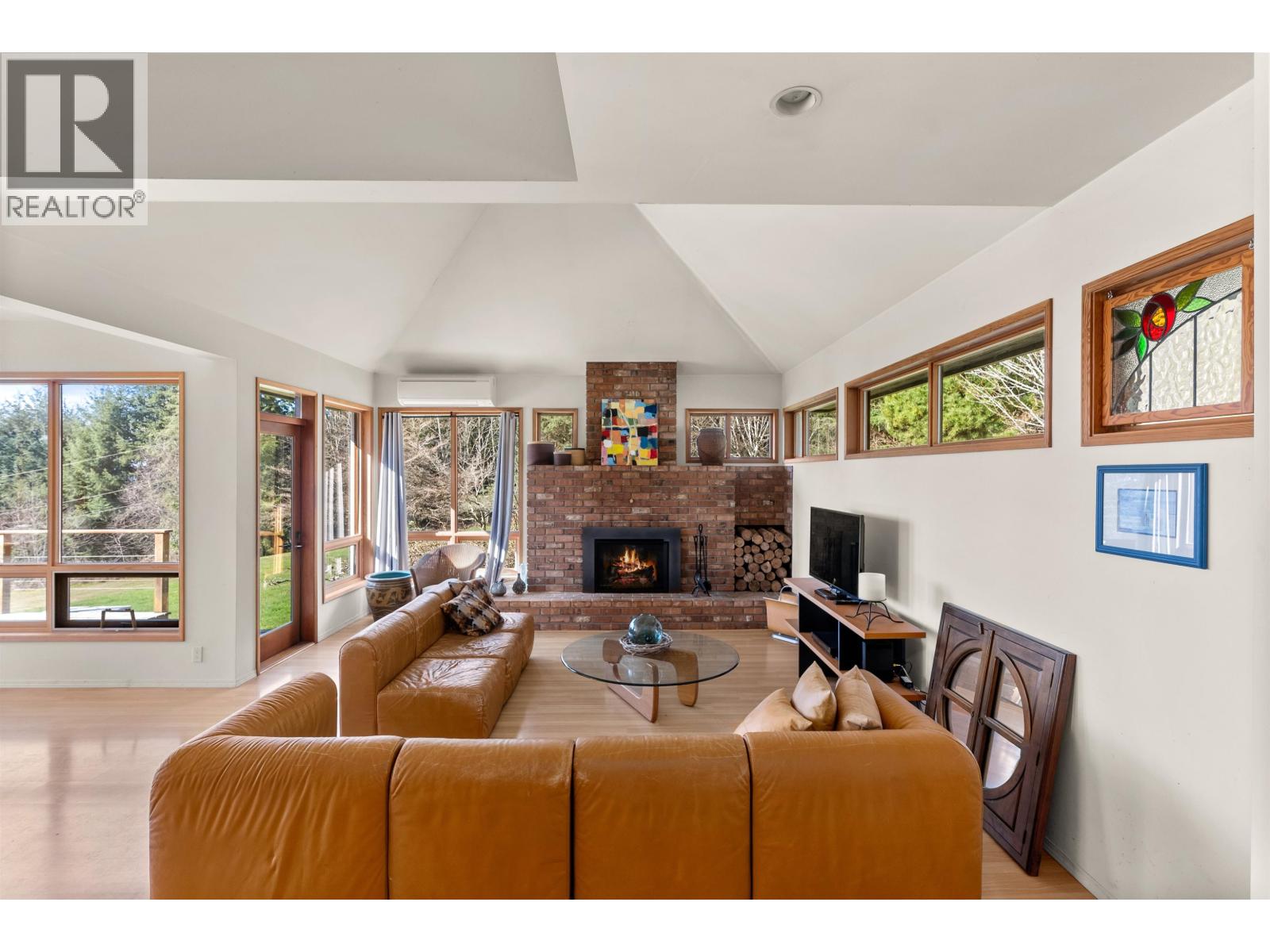 Property at 1911 GRANDVIEW ROAD image 4