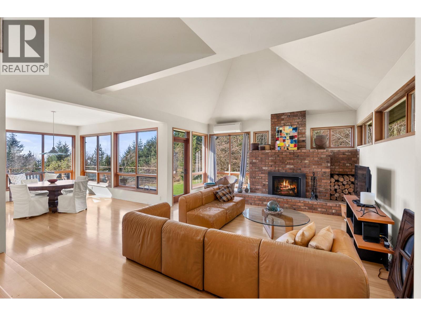 Property at 1911 GRANDVIEW ROAD image 5