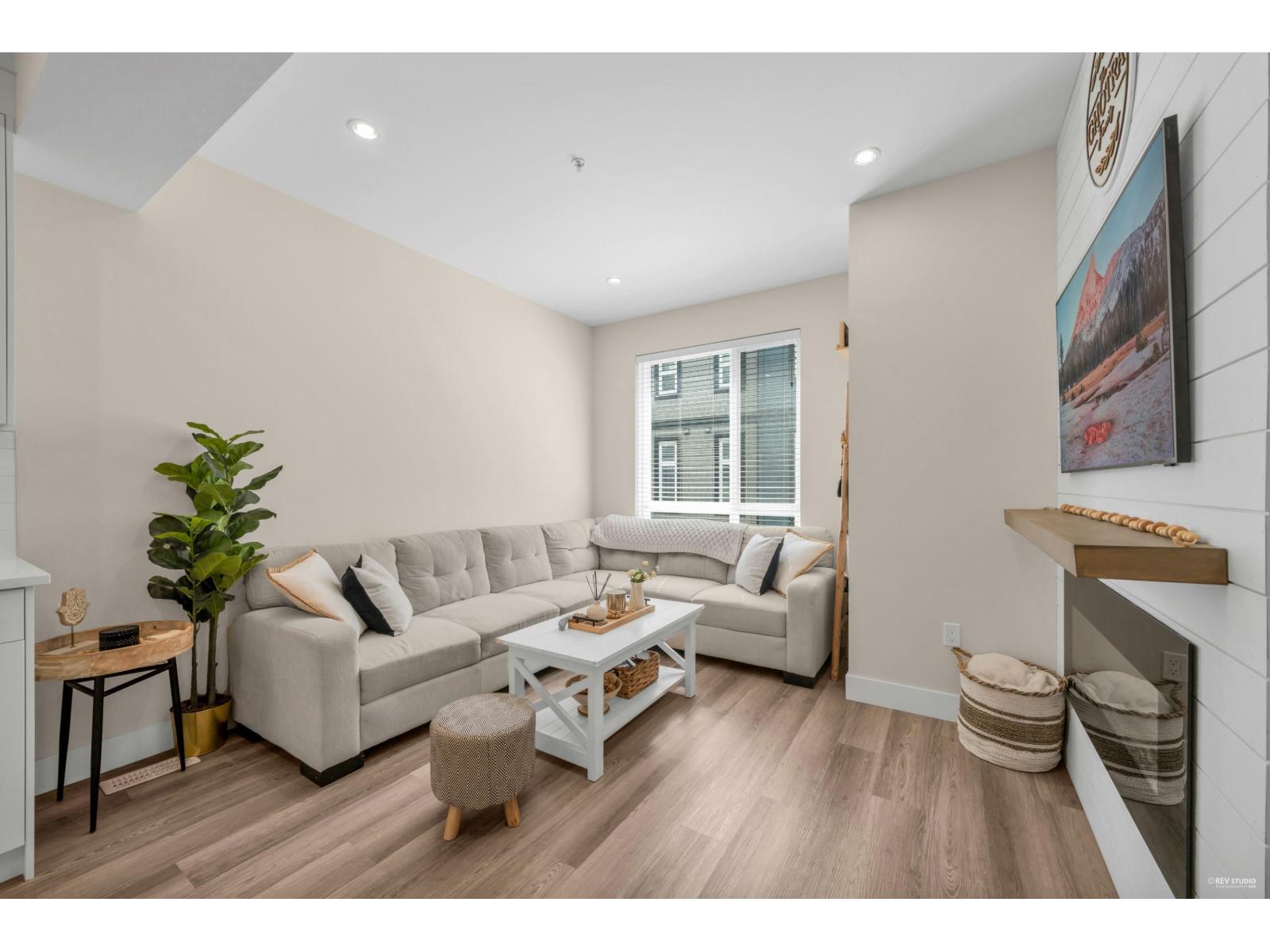 Property at 14 5515 199A STREET image 4