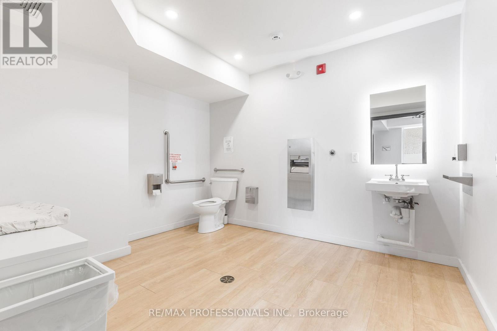 2nd Floor - 430 Browns Line, Toronto, Ontario  M8W 3T9 - Photo 16 - W12350433