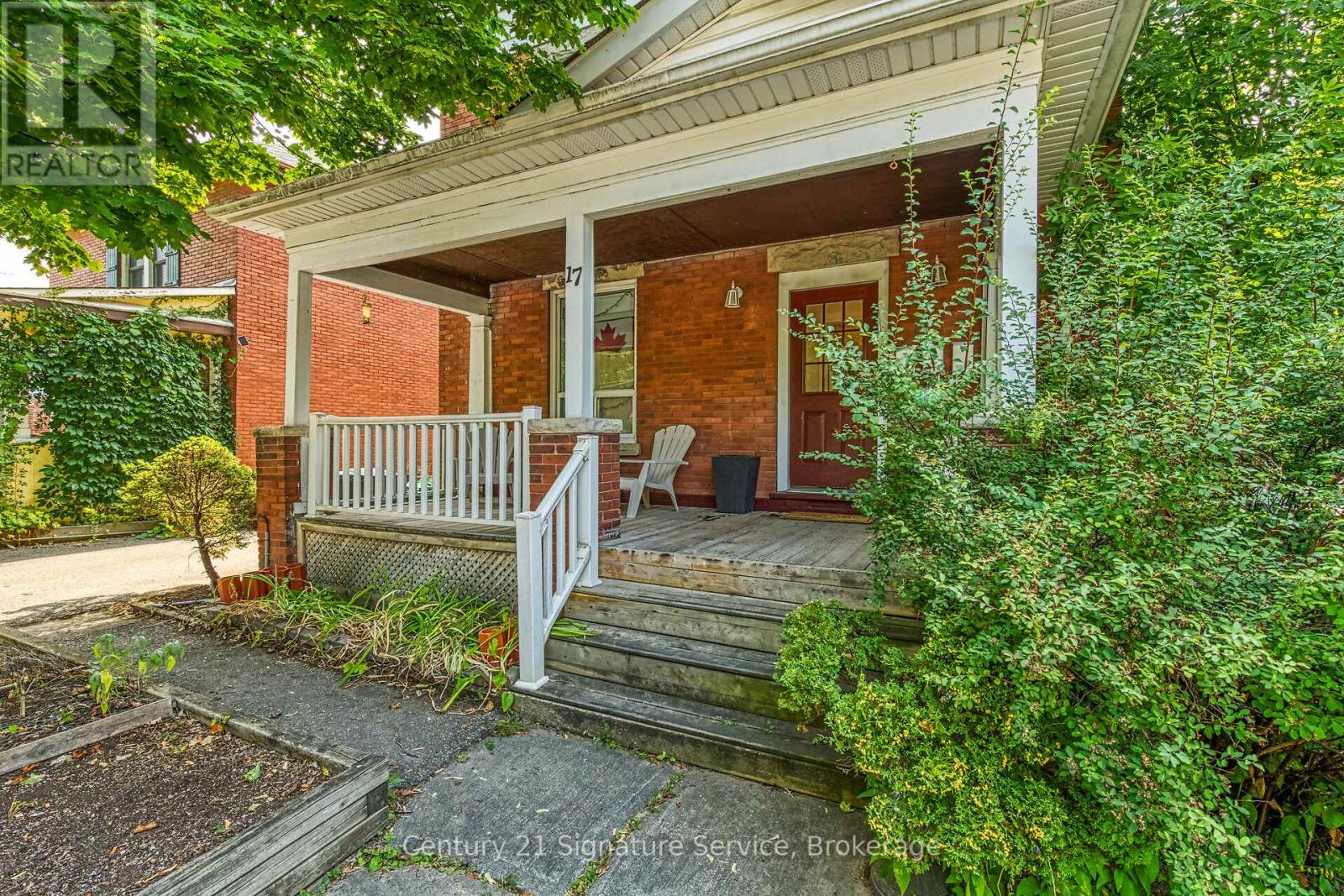 17 Fleming Avenue W, Brampton, Ontario  L6Y 1J9 - Photo 3 - W12342900