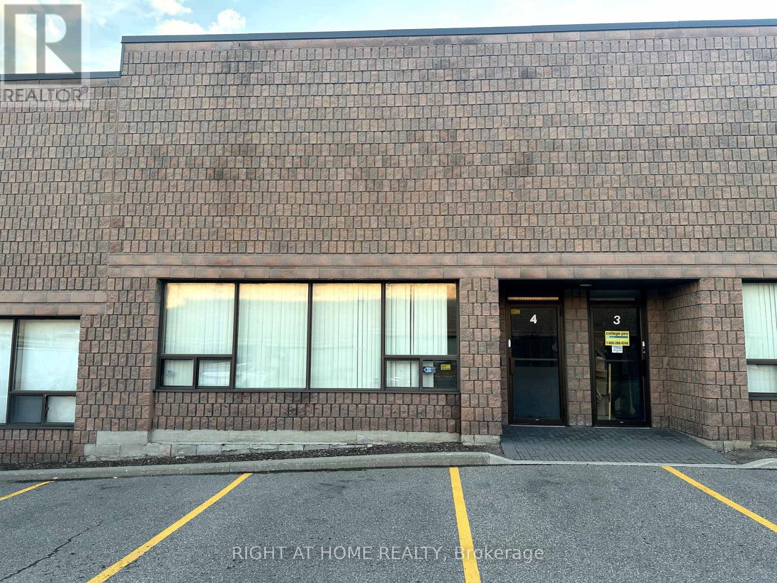 4 - 1228 Gorham Street, Newmarket, Ontario  L3Y 8Z1 - Photo 2 - N12351014