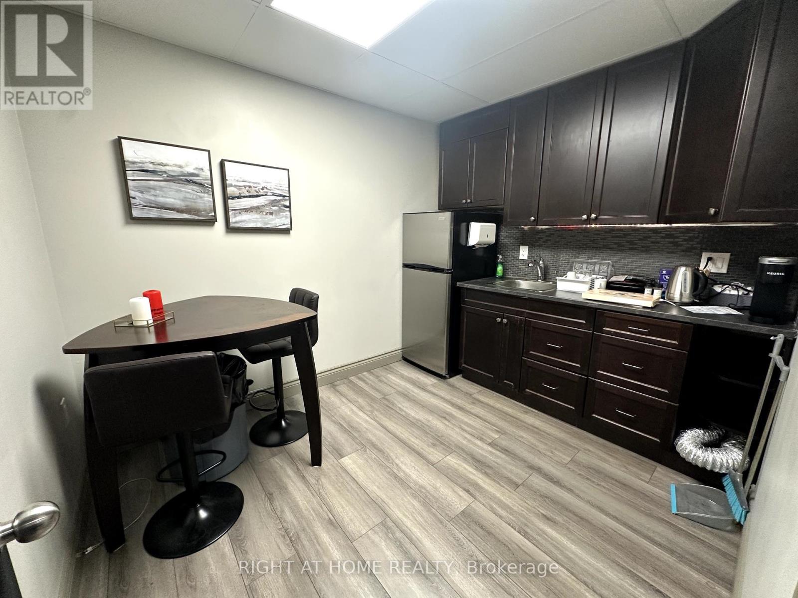 4 - 1228 Gorham Street, Newmarket, Ontario  L3Y 8Z1 - Photo 23 - N12351014