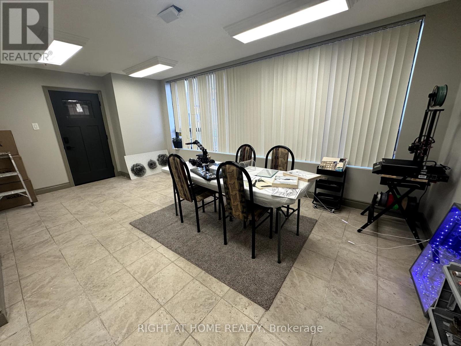 4 - 1228 Gorham Street, Newmarket, Ontario  L3Y 8Z1 - Photo 5 - N12351014