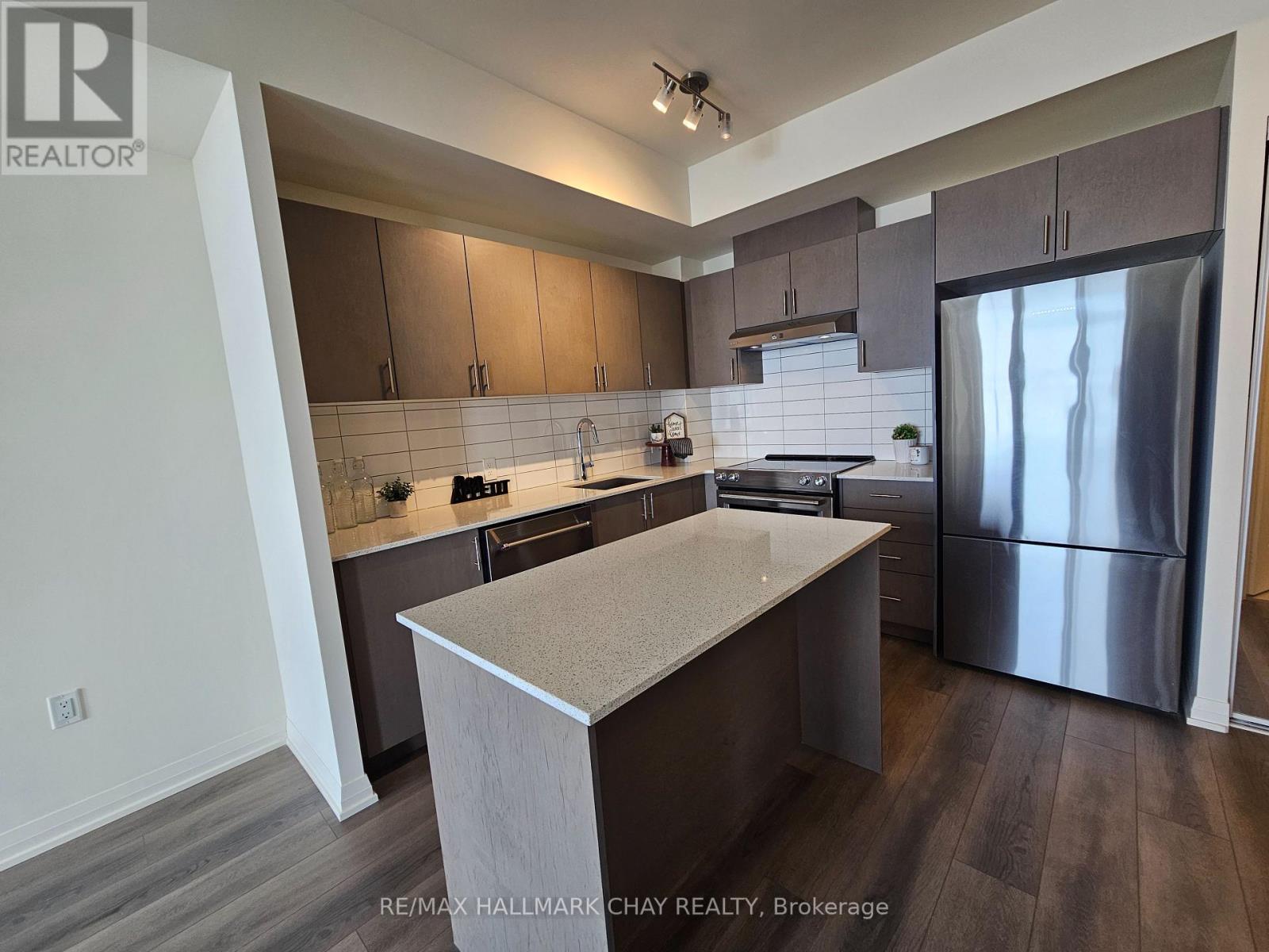 525 - 9000 JANE STREET, Vaughan, Ontario