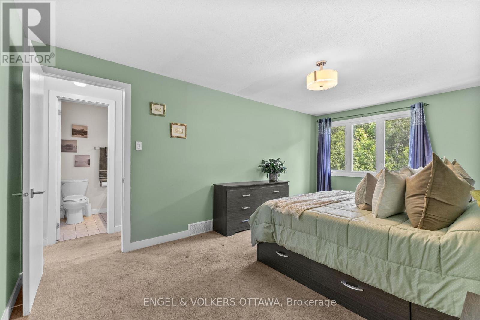 42d Benlea Drive, Ottawa, Ontario K2G 4A9 - Photo 18 - X12351147