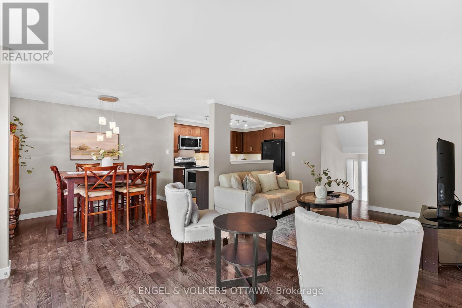 42d Benlea Drive, Ottawa, Ontario K2G 4A9 - Photo 8 - X12351147