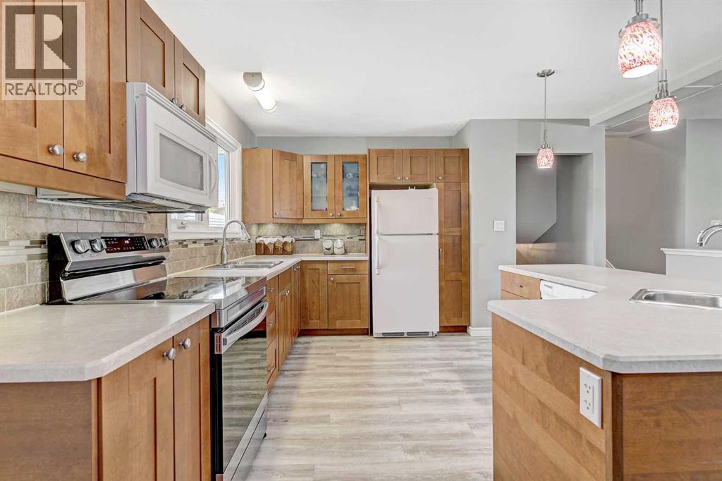 Property at 9402 70 Avenue image 2