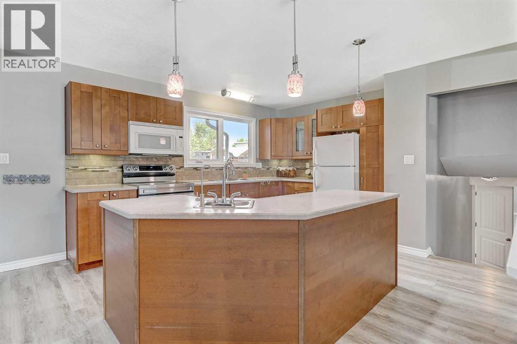 Property at 9402 70 Avenue image 3