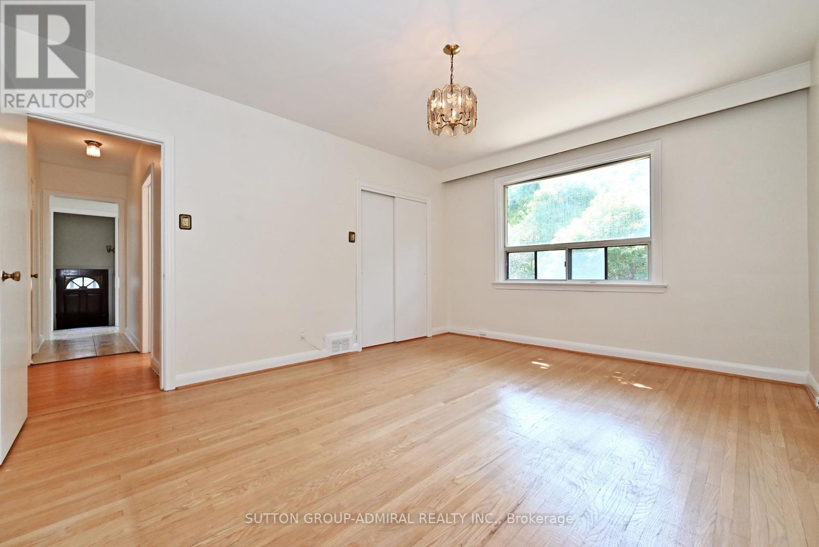 19 Skipton Court, Toronto, Ontario  M3M 2S9 - Photo 16 - W12350997