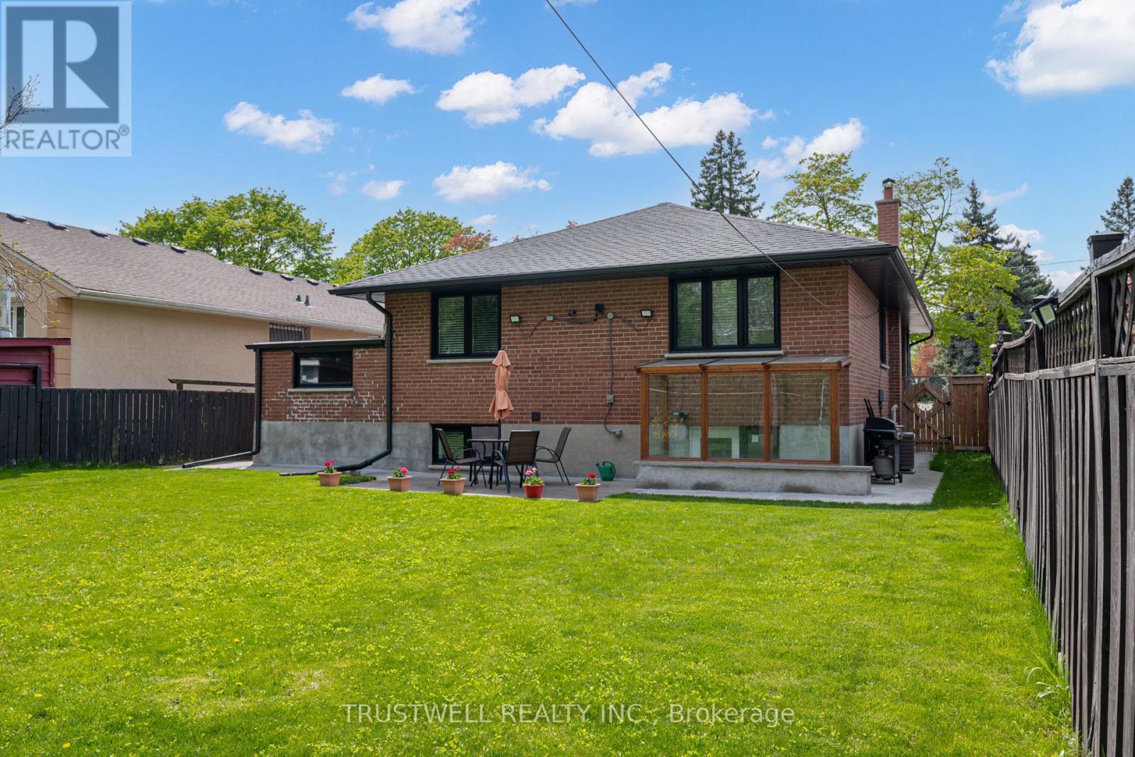 101 Wincott Drive, Toronto (Kingsview Village-The Westway), Ontario  M9R 2P5 - Photo 7 - W12351034