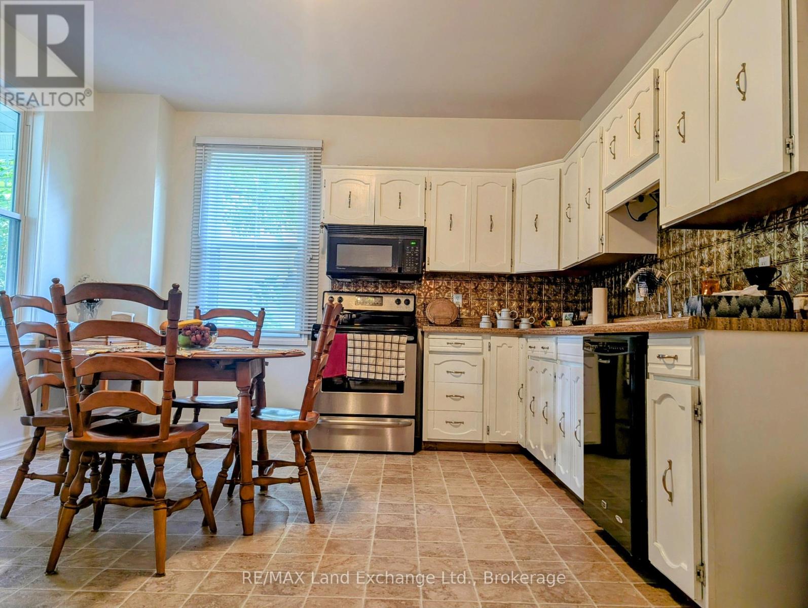 431 Coombs Street, North Huron, Ontario  N0M 1H0 - Photo 13 - X12351063