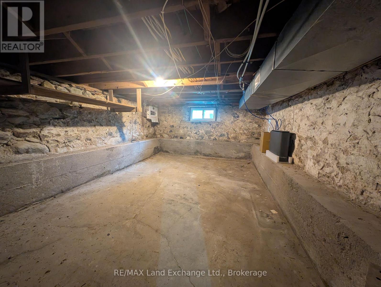 431 Coombs Street, North Huron, Ontario  N0M 1H0 - Photo 34 - X12351063