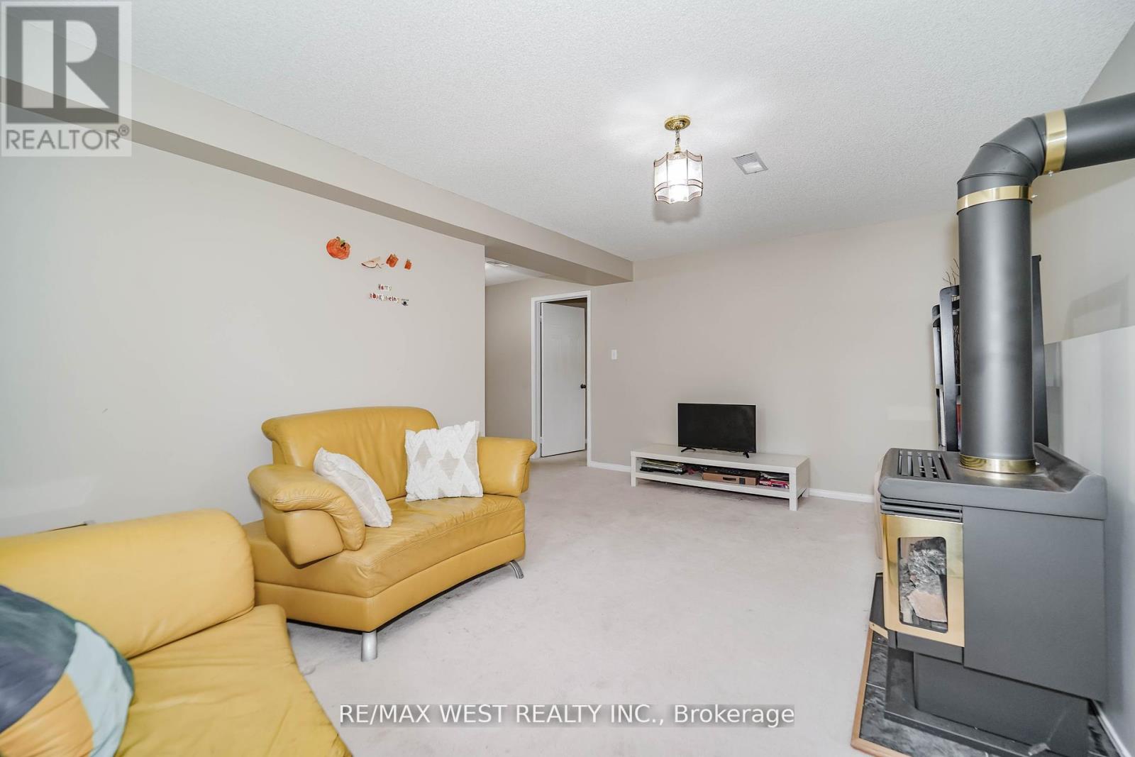 1976 Edenwood Drive, Oshawa, Ontario  L1G 7Y1 - Photo 9 - E12351094