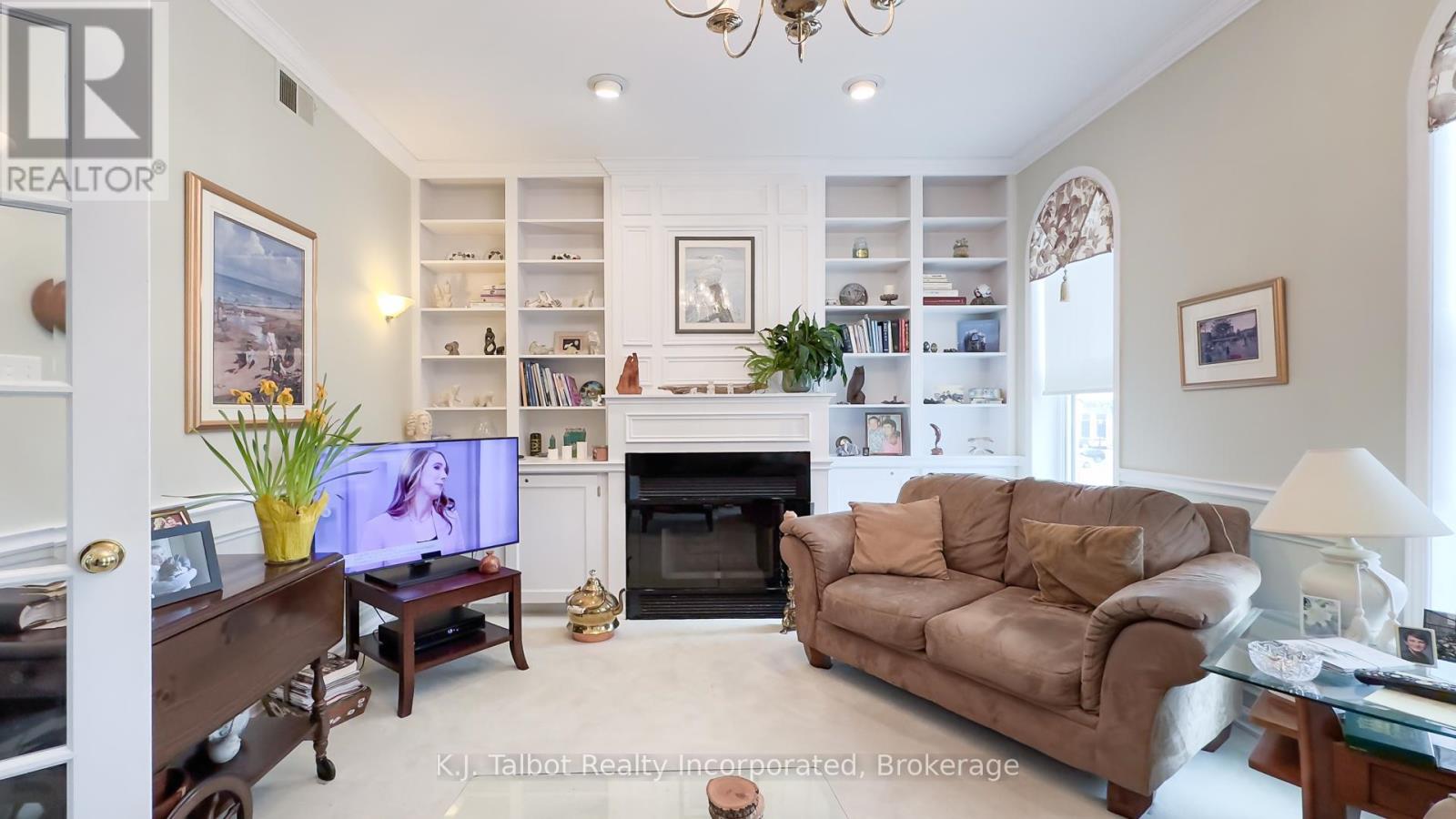 164 Courthouse Square, Goderich, Ontario N7A 1N1 - Photo 14 - X12350842