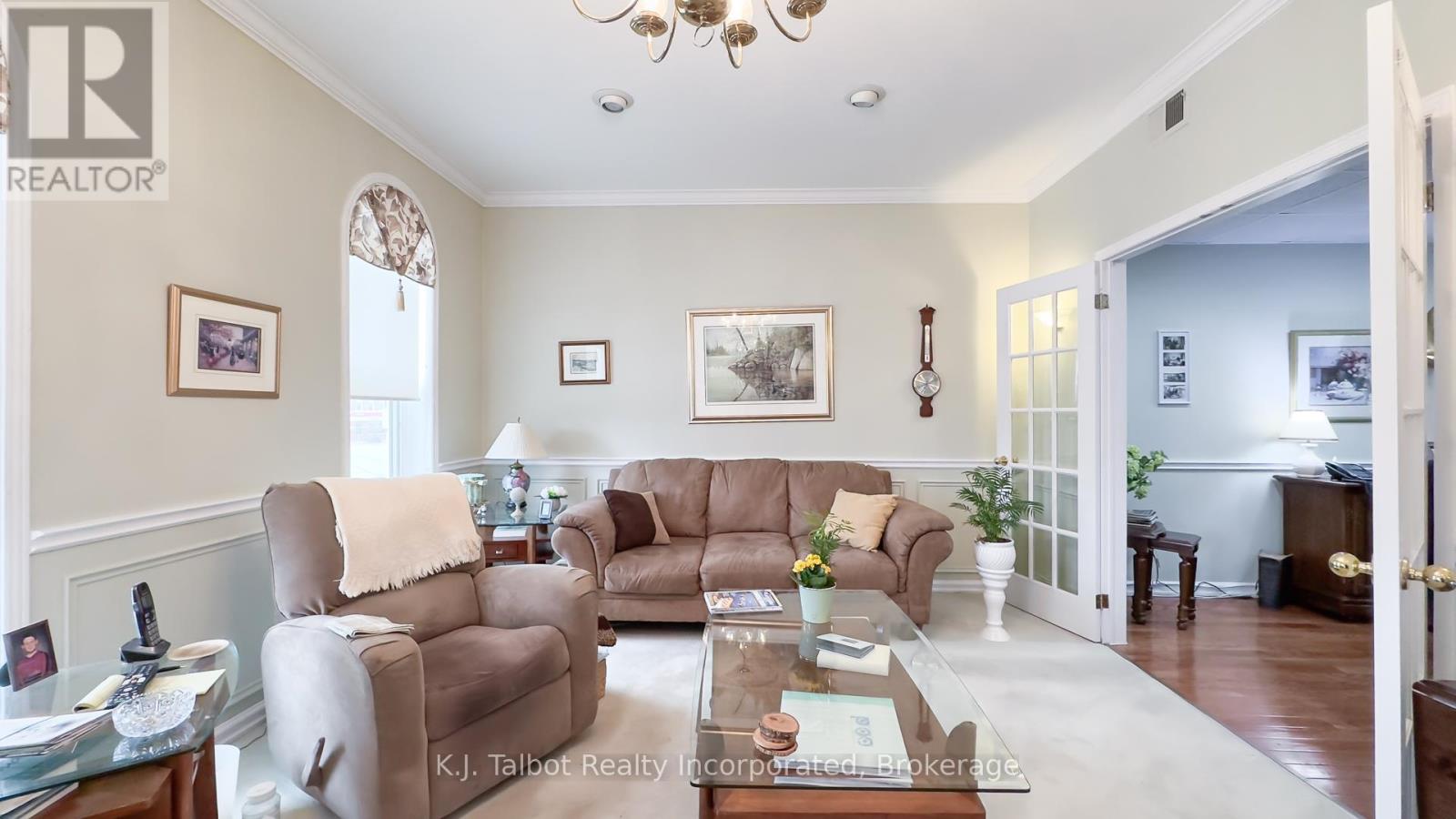 164 Courthouse Square, Goderich, Ontario N7A 1N1 - Photo 15 - X12350842