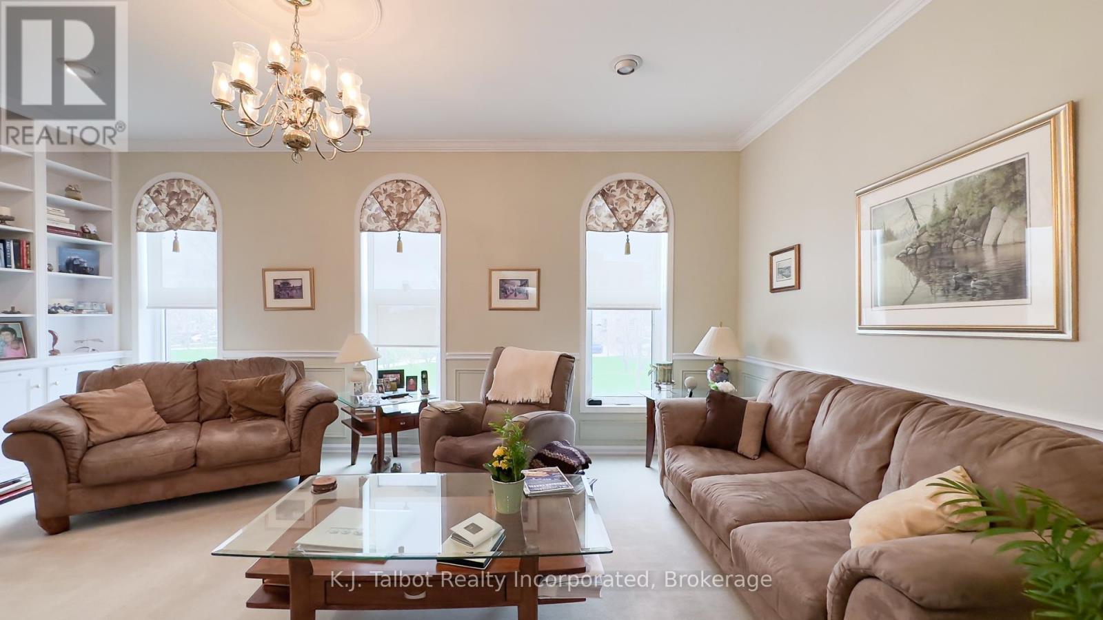 164 Courthouse Square, Goderich, Ontario N7A 1N1 - Photo 13 - X12350842