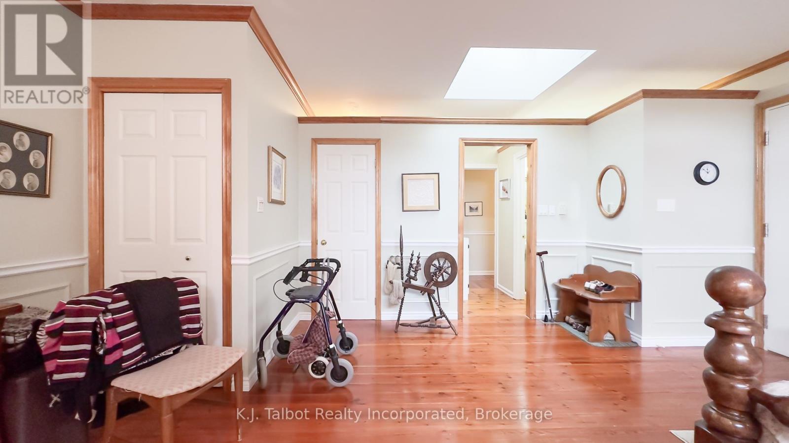 164 Courthouse Square, Goderich, Ontario N7A 1N1 - Photo 11 - X12350842