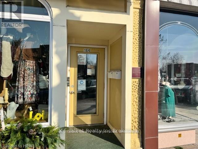 164 Courthouse Square, Goderich, Ontario N7A 1N1 - Photo 2 - X12350842