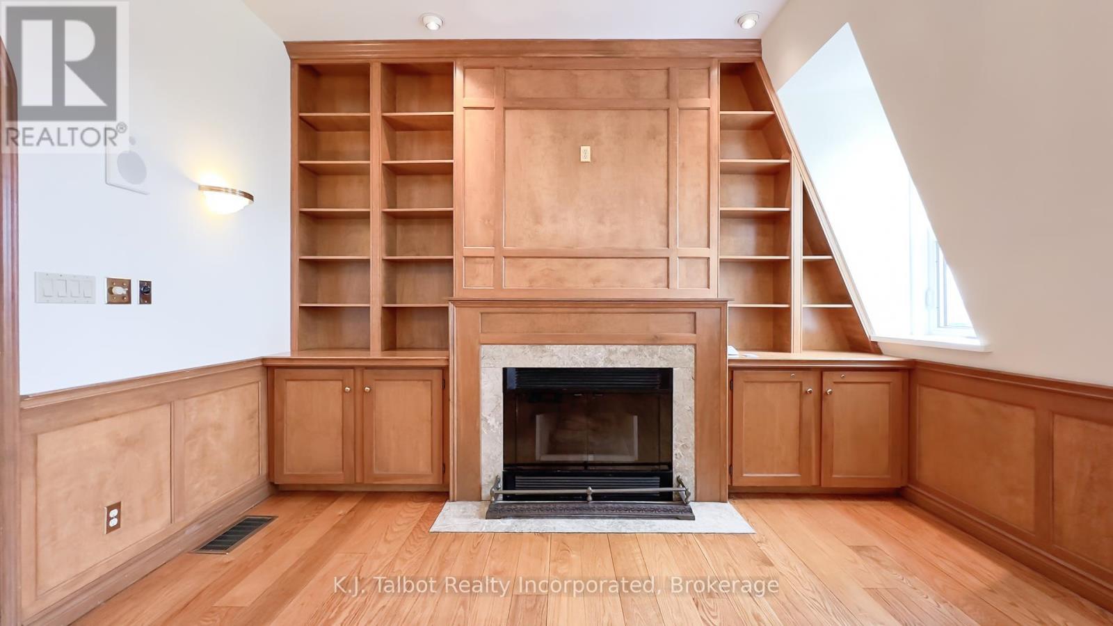 164 Courthouse Square, Goderich, Ontario N7A 1N1 - Photo 19 - X12350842