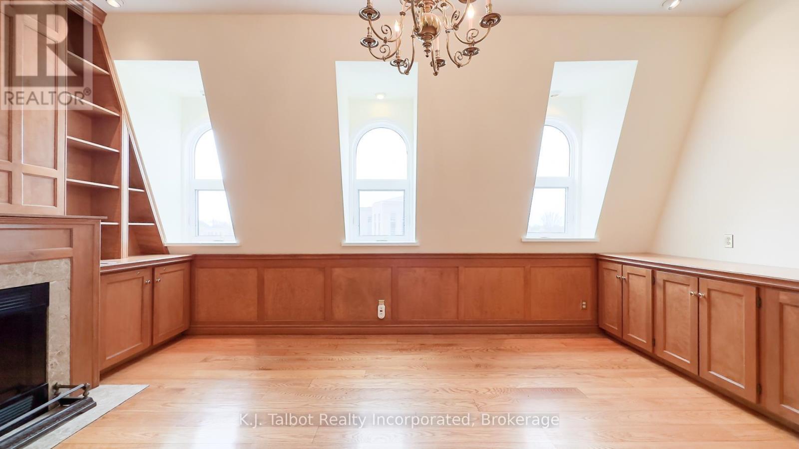 164 Courthouse Square, Goderich, Ontario N7A 1N1 - Photo 20 - X12350842