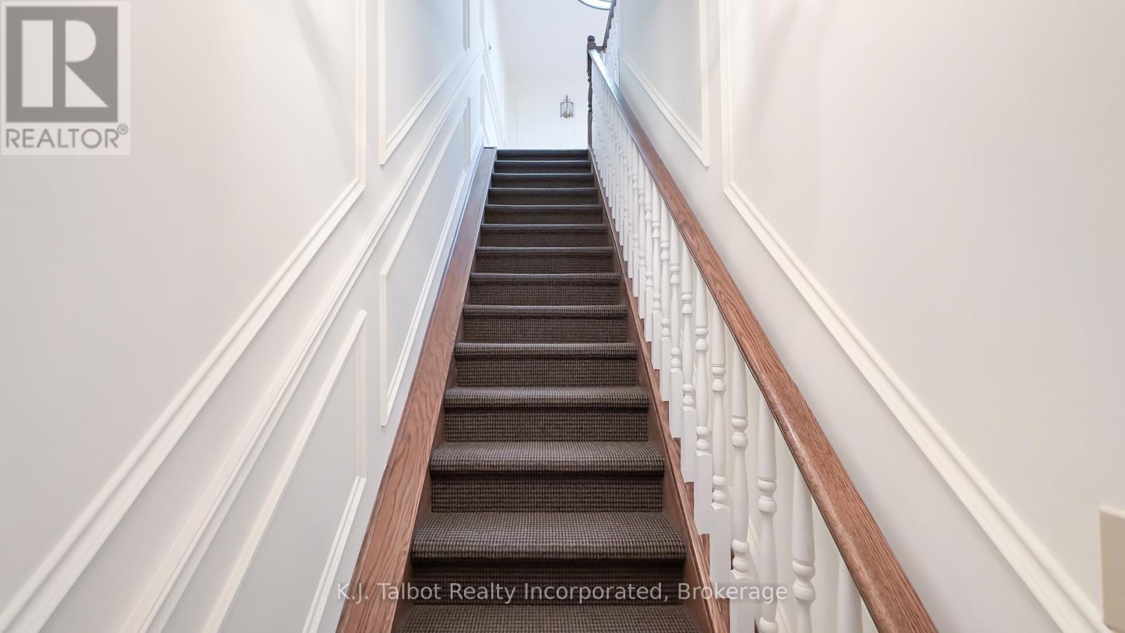 164 Courthouse Square, Goderich, Ontario N7A 1N1 - Photo 37 - X12350842