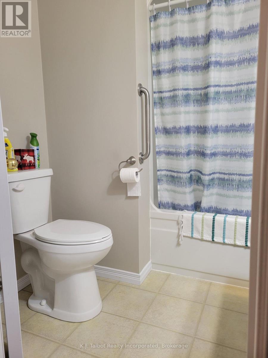 164 Courthouse Square, Goderich, Ontario N7A 1N1 - Photo 4 - X12350842