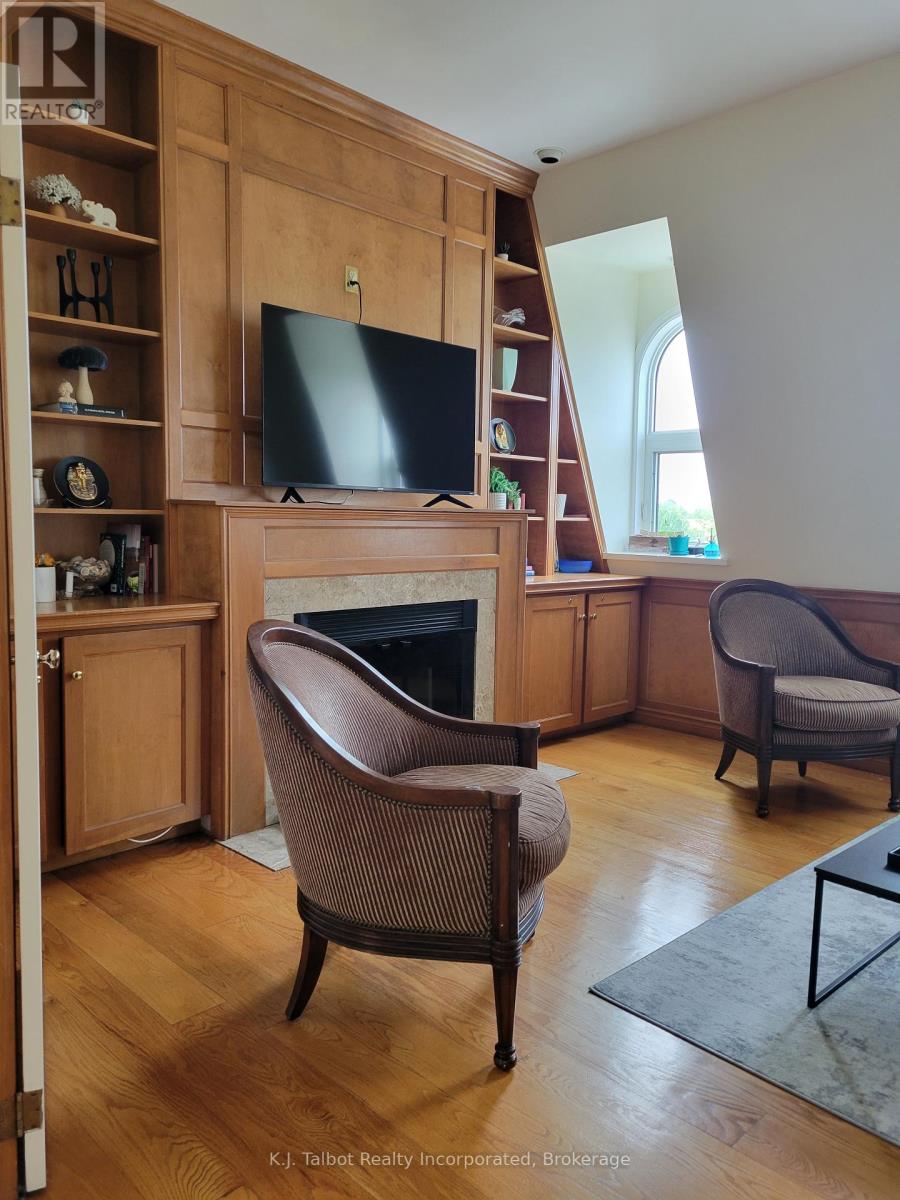 164 Courthouse Square, Goderich, Ontario N7A 1N1 - Photo 42 - X12350842