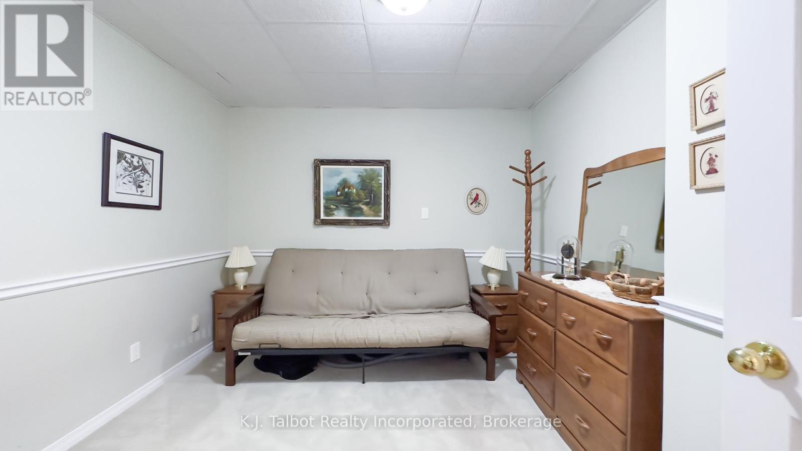 164 Courthouse Square, Goderich, Ontario N7A 1N1 - Photo 7 - X12350842