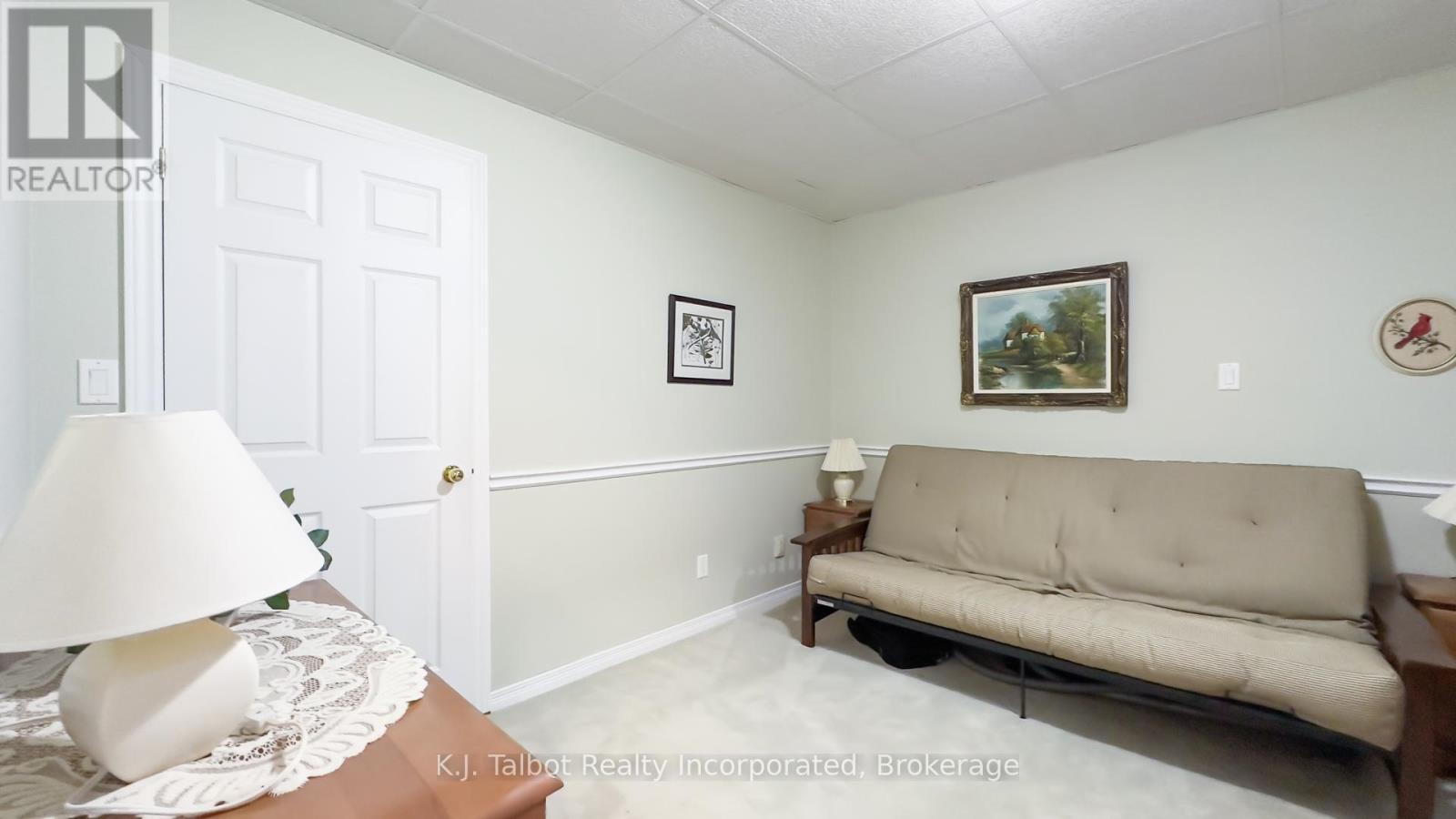 164 Courthouse Square, Goderich, Ontario N7A 1N1 - Photo 8 - X12350842