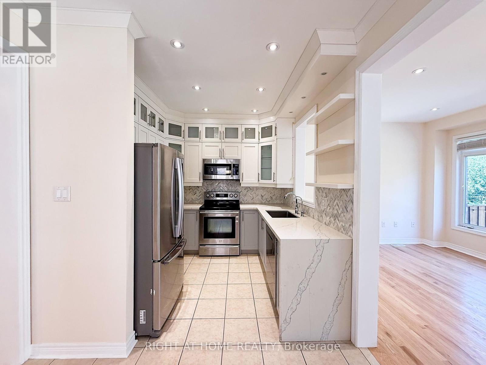 54 George Kirby Street, Vaughan, Ontario  L6A 0K5 - Photo 5 - N12351076