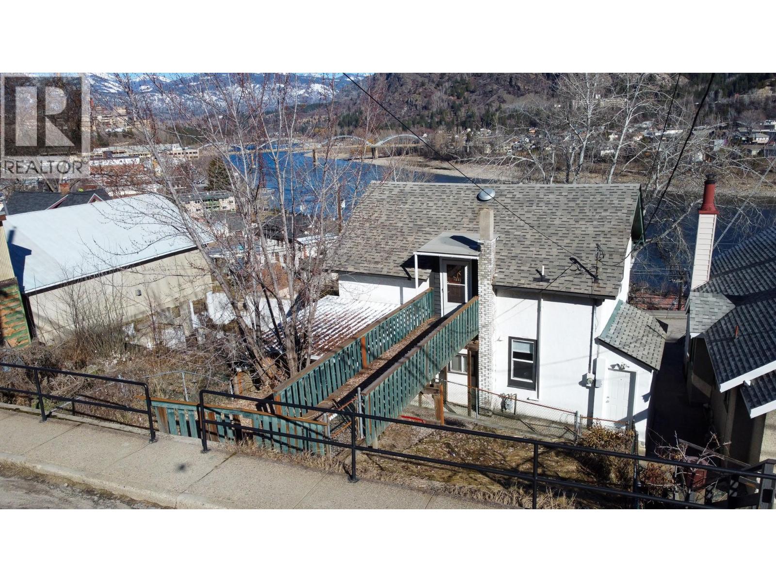 Property at 1860 OAK Street image 2