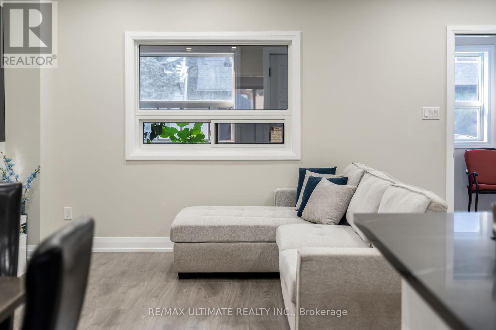 47 Mahoney Avenue, Toronto (Mount Dennis), Ontario  M6M 2H5 - Photo 7 - W12351135