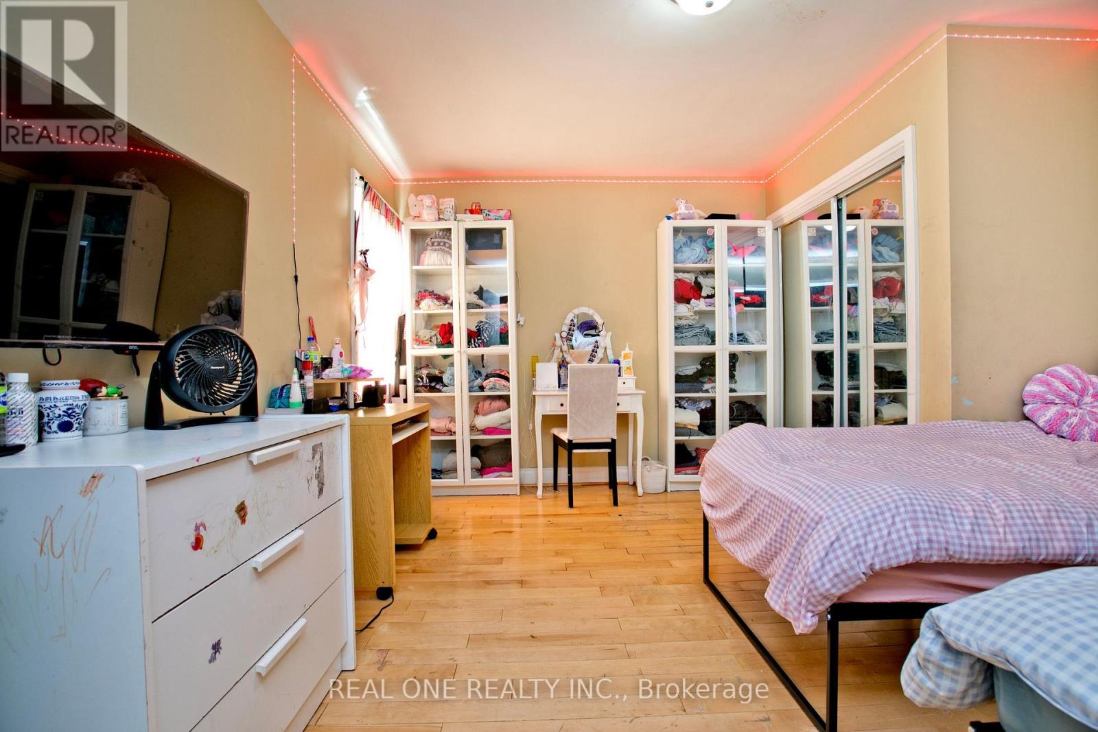 1702 Jane Street, Toronto, Ontario  M9N 2S4 - Photo 19 - W12351144