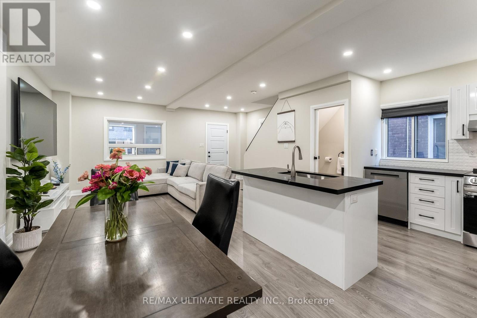 47 Mahoney Avenue, Toronto (Mount Dennis), Ontario  M6M 2H5 - Photo 19 - W12351135