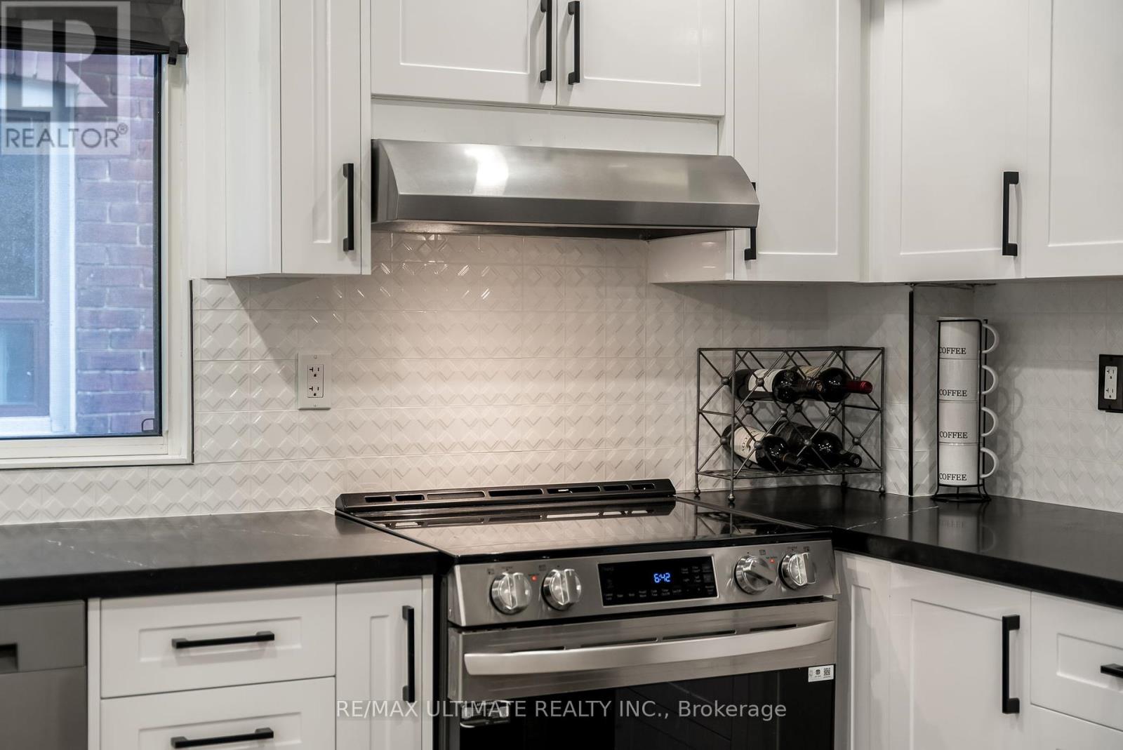47 Mahoney Avenue, Toronto (Mount Dennis), Ontario  M6M 2H5 - Photo 13 - W12351135