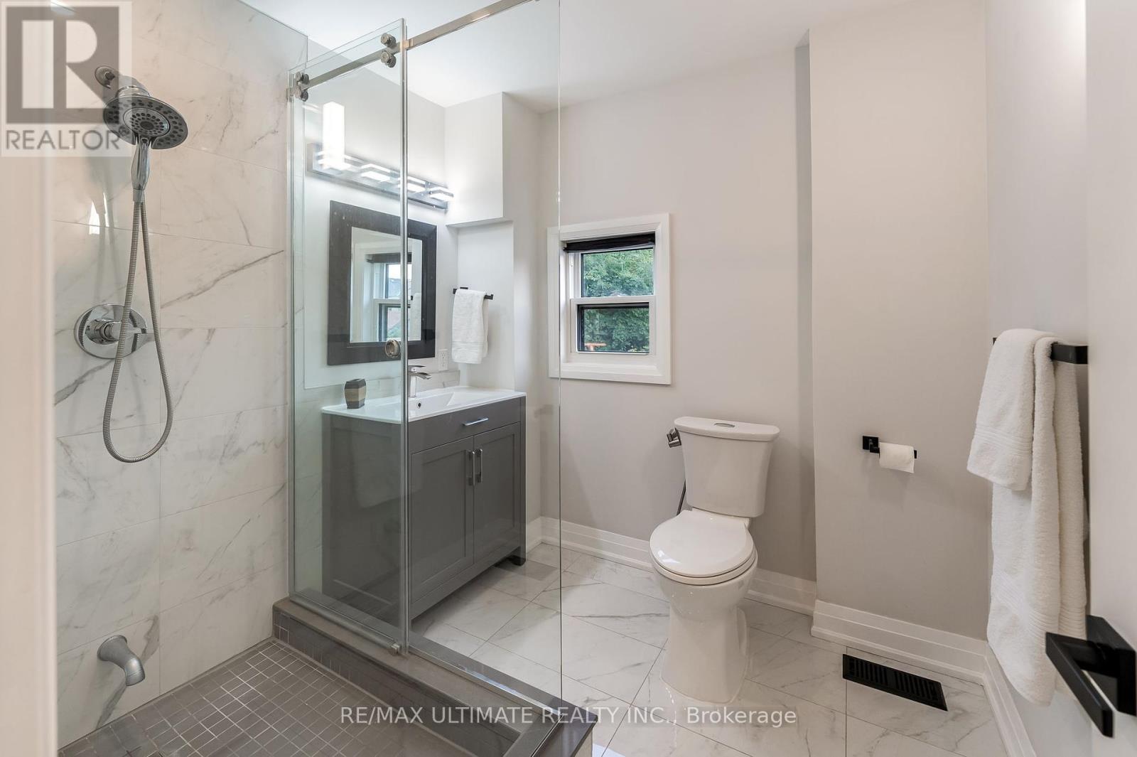 47 Mahoney Avenue, Toronto (Mount Dennis), Ontario  M6M 2H5 - Photo 27 - W12351135