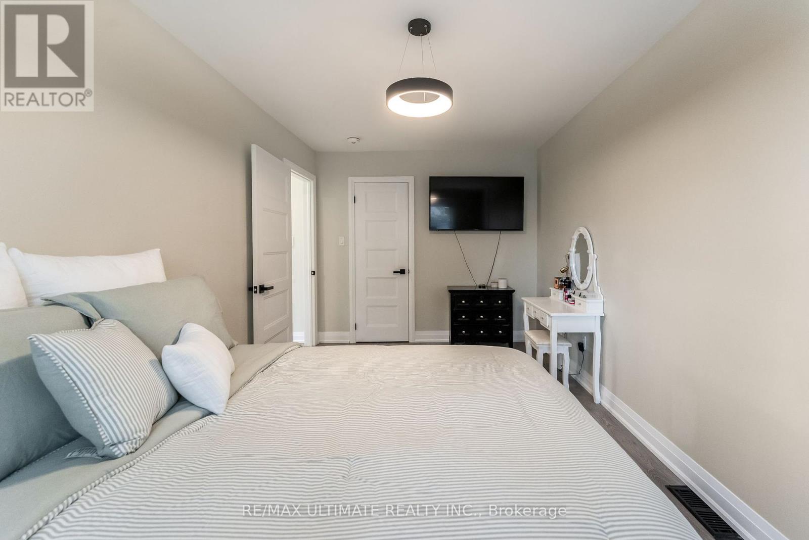 47 Mahoney Avenue, Toronto (Mount Dennis), Ontario  M6M 2H5 - Photo 31 - W12351135