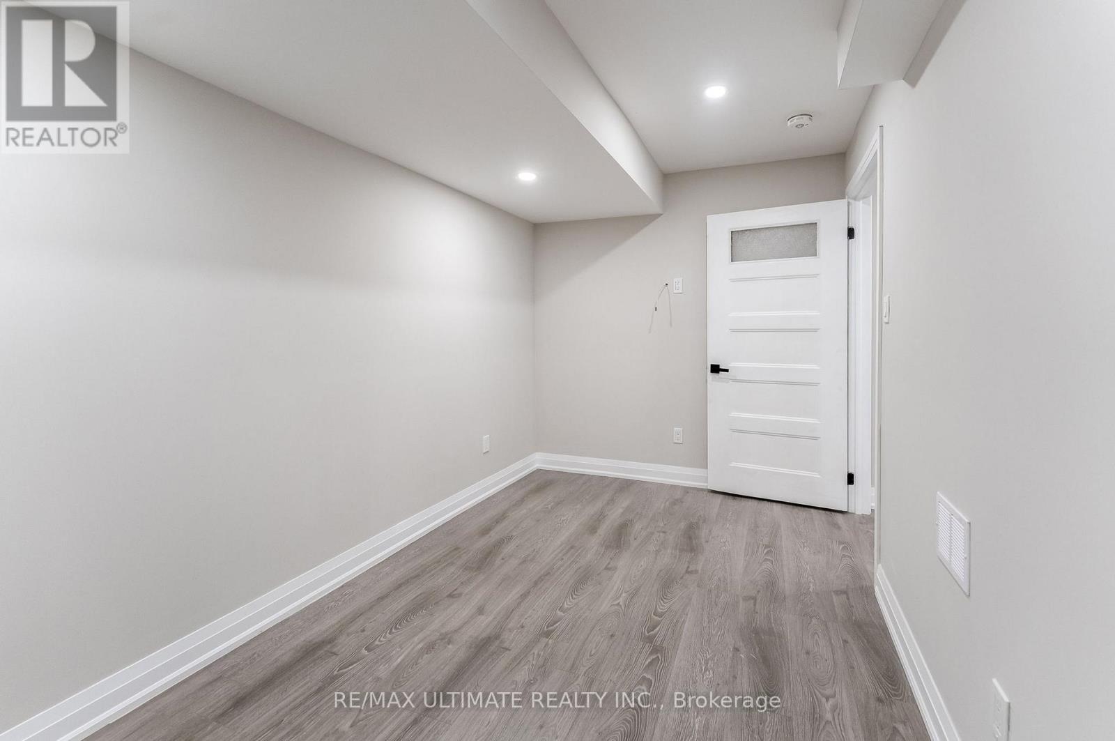 47 Mahoney Avenue, Toronto (Mount Dennis), Ontario  M6M 2H5 - Photo 39 - W12351135