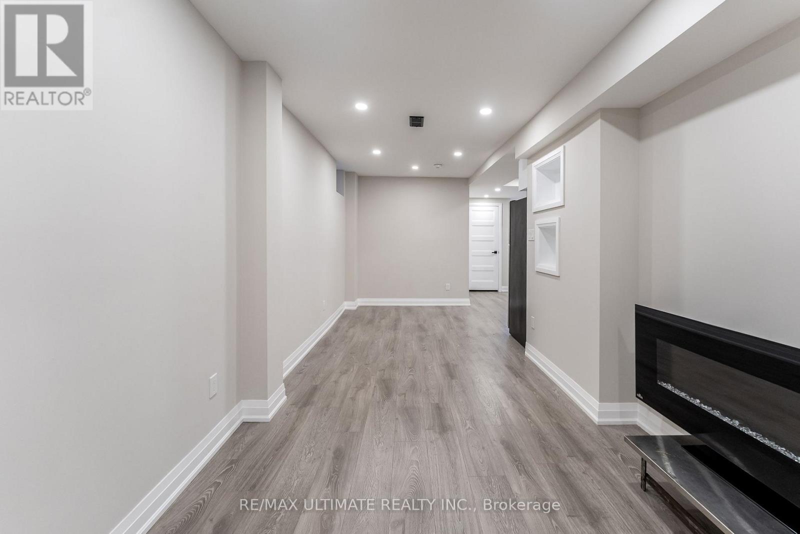 47 Mahoney Avenue, Toronto (Mount Dennis), Ontario  M6M 2H5 - Photo 37 - W12351135