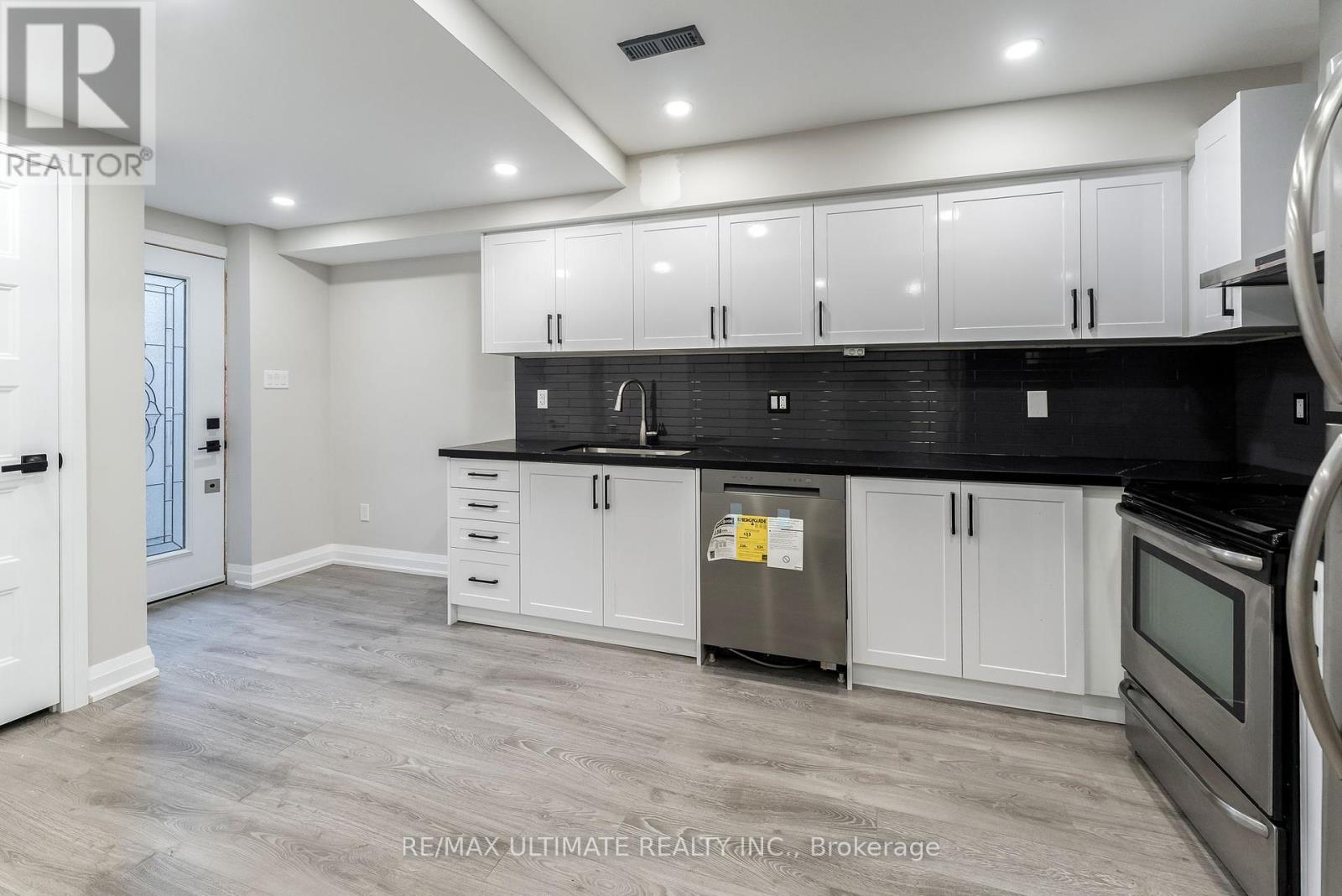 47 Mahoney Avenue, Toronto (Mount Dennis), Ontario  M6M 2H5 - Photo 32 - W12351135
