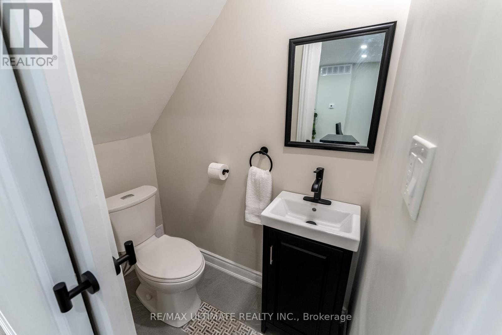 47 Mahoney Avenue, Toronto (Mount Dennis), Ontario  M6M 2H5 - Photo 22 - W12351135