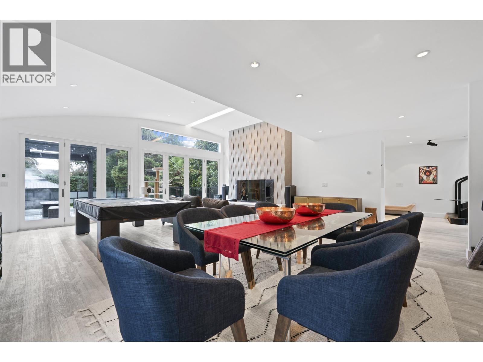Property at 4215 EVERGREEN AVENUE image 2