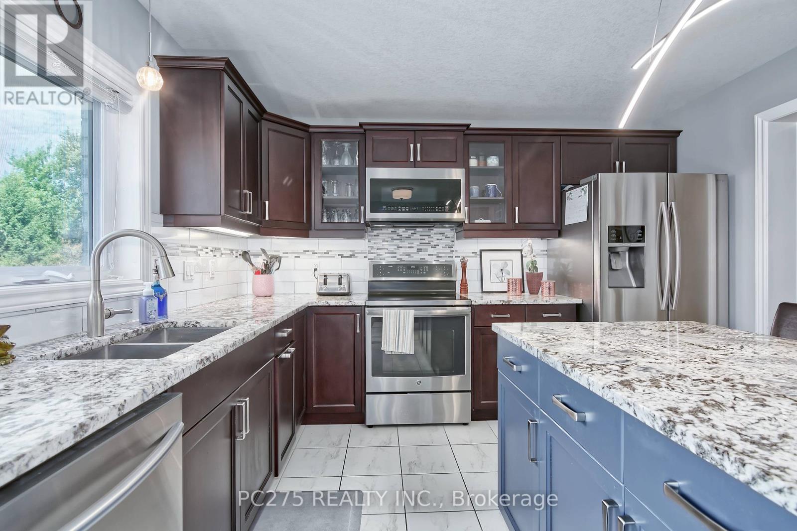20 Honey Bend, St. Thomas, Ontario  N5P 3S6 - Photo 10 - X12351192