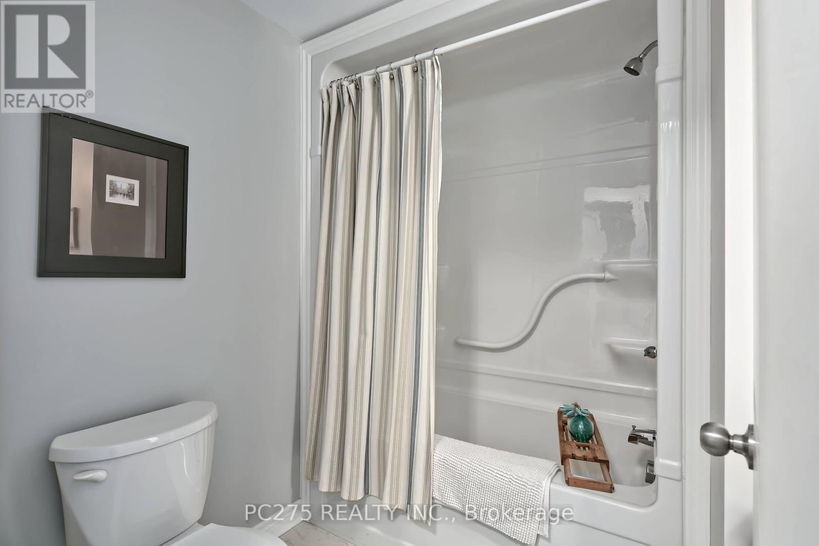 20 Honey Bend, St. Thomas, Ontario  N5P 3S6 - Photo 30 - X12351192