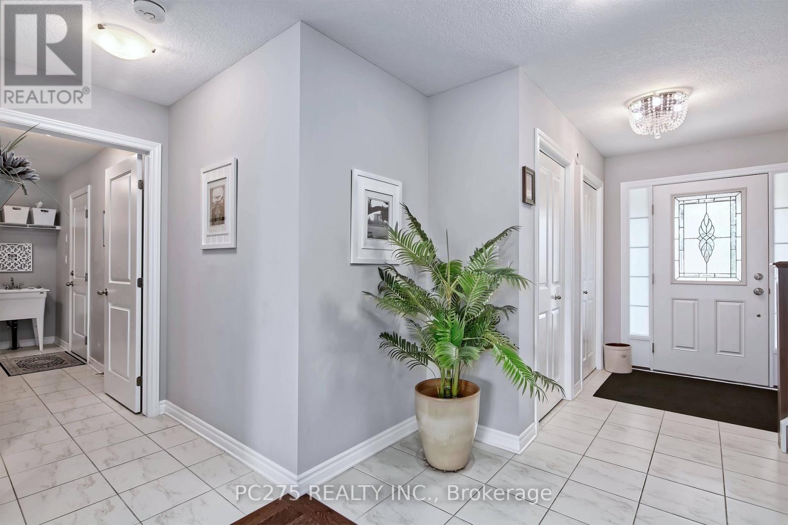 20 Honey Bend, St. Thomas, Ontario  N5P 3S6 - Photo 5 - X12351192