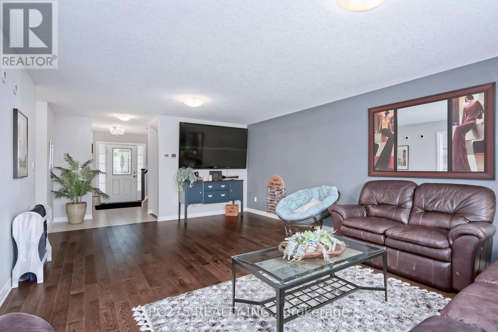20 Honey Bend, St. Thomas, Ontario  N5P 3S6 - Photo 8 - X12351192