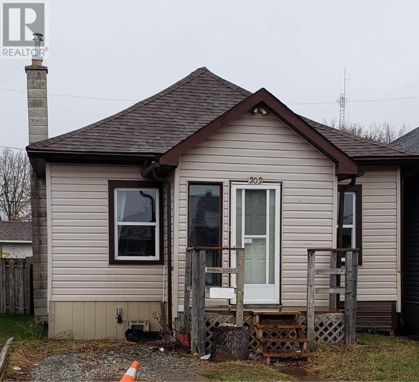 202 Cumming St, Thunder Bay, Ontario  P7C 1N7 - Photo 1 - TB252517