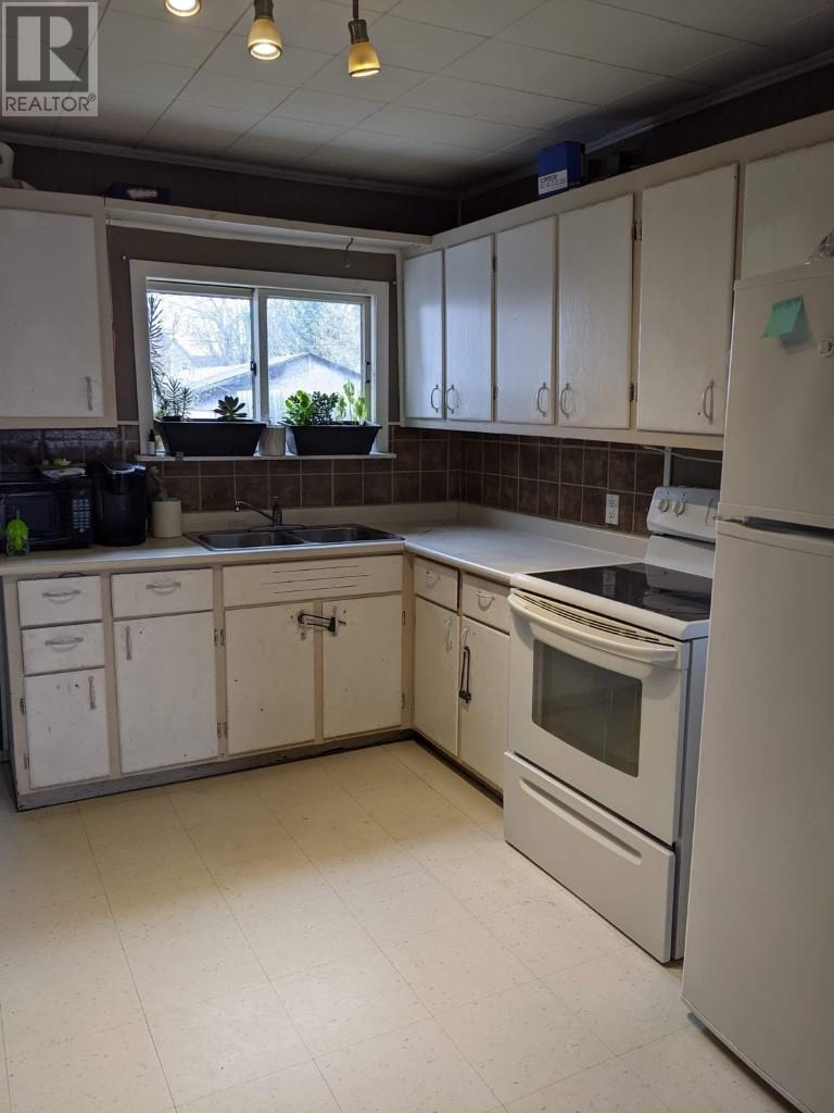 202 Cumming St, Thunder Bay, Ontario  P7C 1N7 - Photo 3 - TB252517